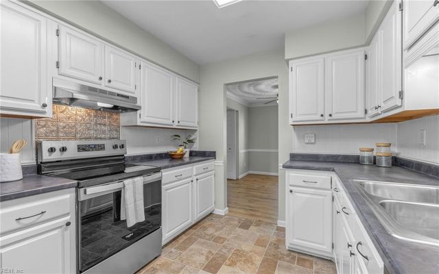 1000 York DR, Chesapeake, VA 23320