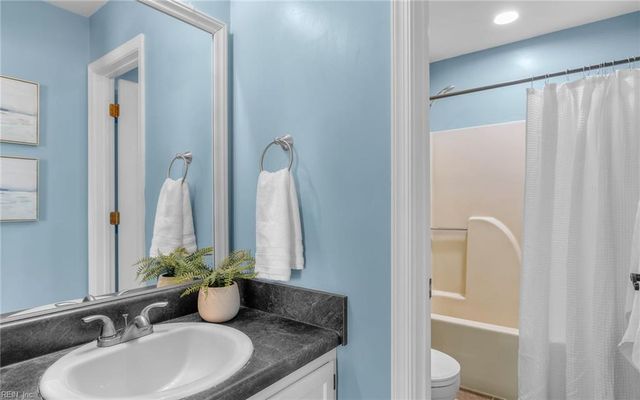 1000 York DR, Chesapeake, VA 23320