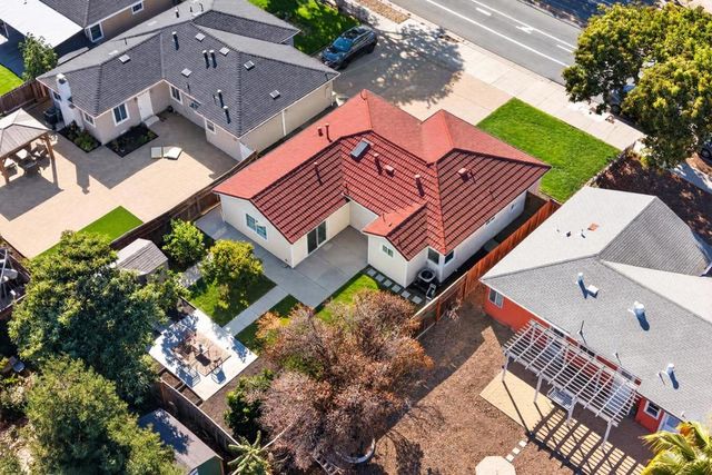 586 Borregas Avenue, Sunnyvale, CA 94085