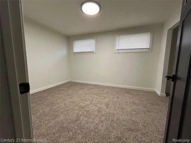 2565 McCollum Avenue, Flint, MI 48504