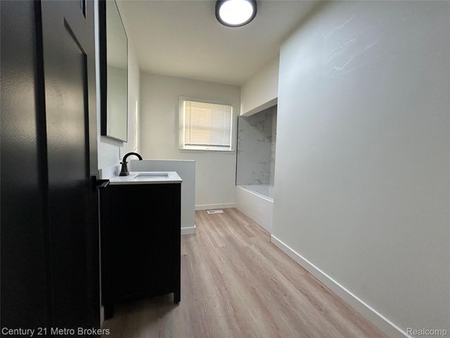 2565 McCollum Avenue, Flint, MI 48504