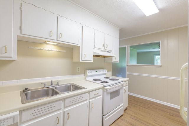 726 W 728 West State Line Road, Rossville, GA 30741