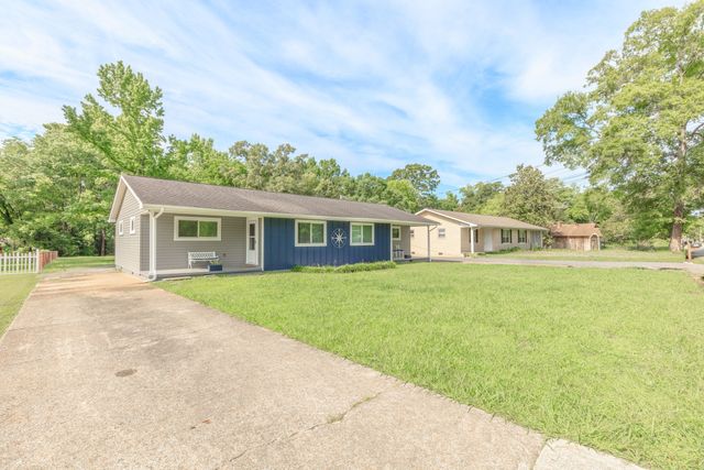 726 W 728 West State Line Road, Rossville, GA 30741