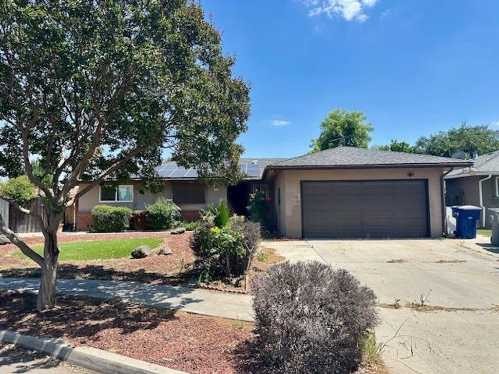 6590 N Mariposa Street, Fresno, CA 93710