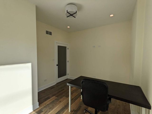5001 W Lawrence Avenue, Chicago, IL 60630