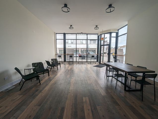 5001 W Lawrence Avenue, Chicago, IL 60630