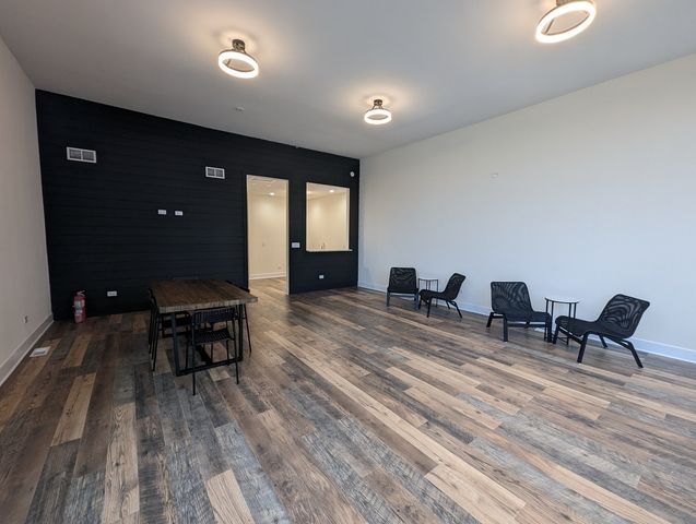 5001 W Lawrence Avenue, Chicago, IL 60630