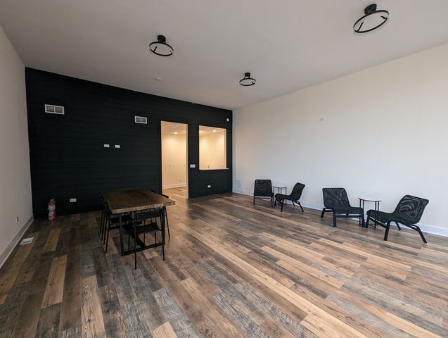 5001 W Lawrence Avenue, Chicago, IL 60630