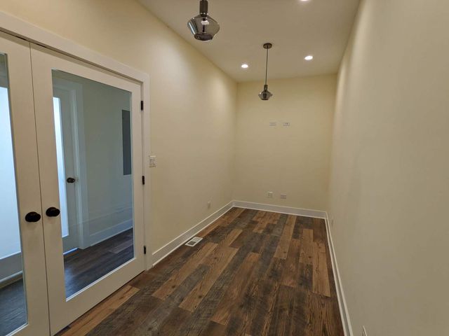5001 W Lawrence Avenue, Chicago, IL 60630