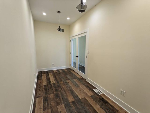 5001 W Lawrence Avenue, Chicago, IL 60630