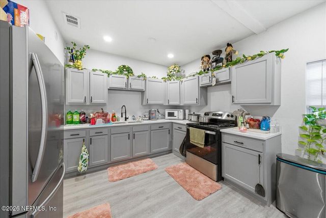 678 LINWOOD Avenue, Jacksonville, FL 32206