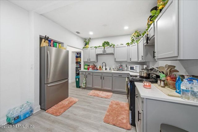 678 LINWOOD Avenue, Jacksonville, FL 32206