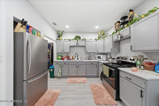 678 LINWOOD Avenue, Jacksonville, FL 32206