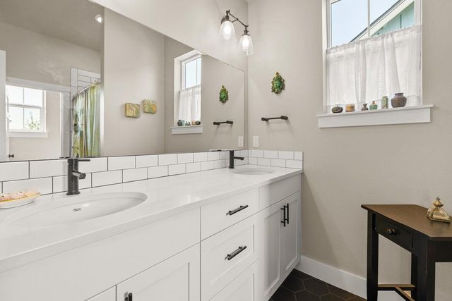 1112 N Wildflower Lane, Sisters, OR 97759