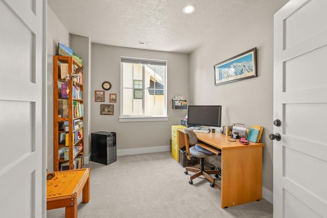 1112 N Wildflower Lane, Sisters, OR 97759