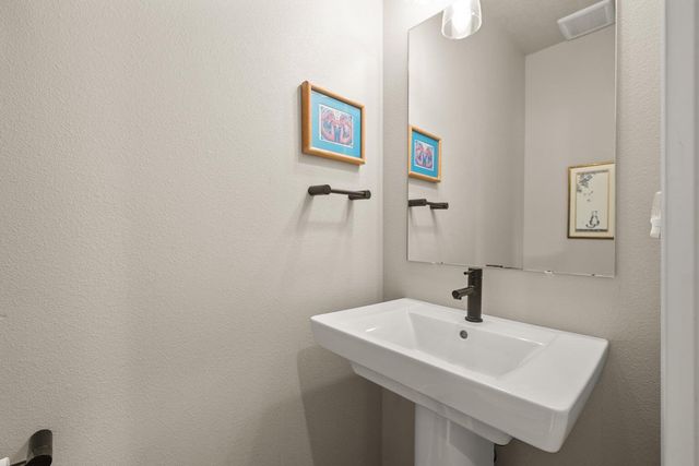 1112 N Wildflower Lane, Sisters, OR 97759