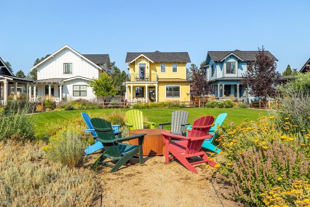 1112 N Wildflower Lane, Sisters, OR 97759