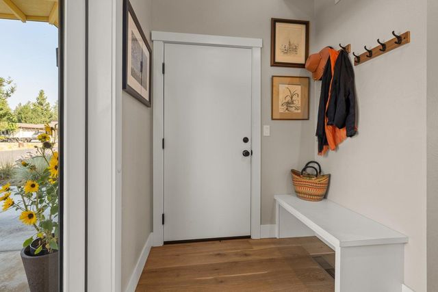 1112 N Wildflower Lane, Sisters, OR 97759