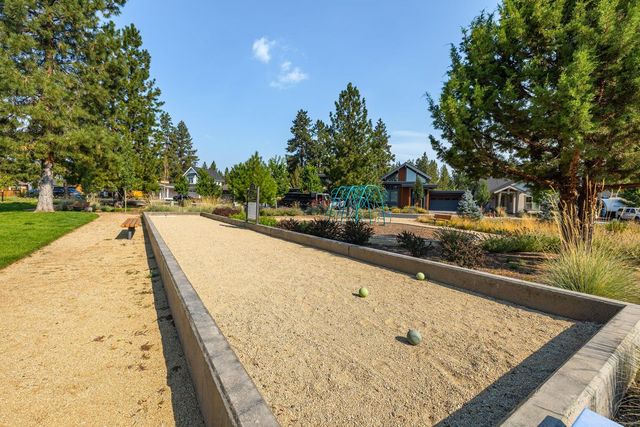 1112 N Wildflower Lane, Sisters, OR 97759