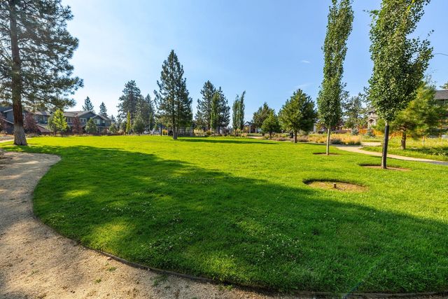 1112 N Wildflower Lane, Sisters, OR 97759