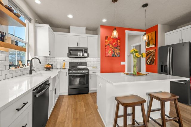 1112 N Wildflower Lane, Sisters, OR 97759