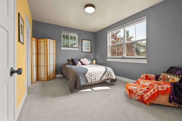 1112 N Wildflower Lane, Sisters, OR 97759