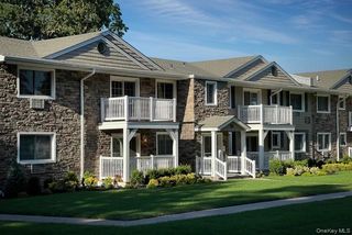 9 Williams Boulevard 5-2L, Lake Grove, NY 11755