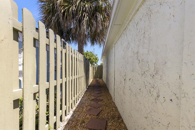 944 Hansen Street, West Palm Beach, FL 33405