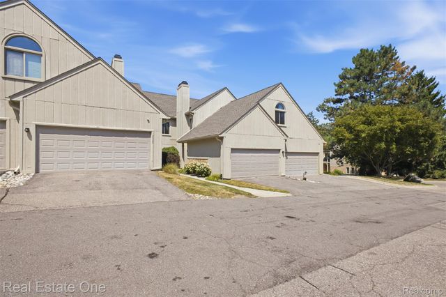 29363 Laurel Drive, Farmington Hills, MI 48331
