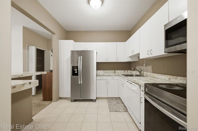 29363 Laurel Drive, Farmington Hills, MI 48331