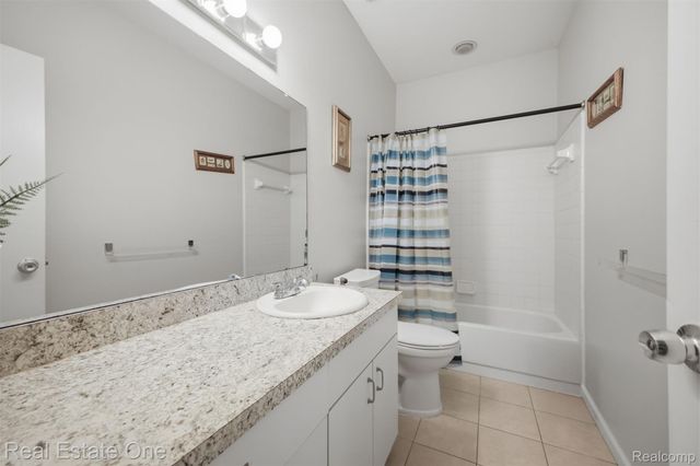 29363 Laurel Drive, Farmington Hills, MI 48331