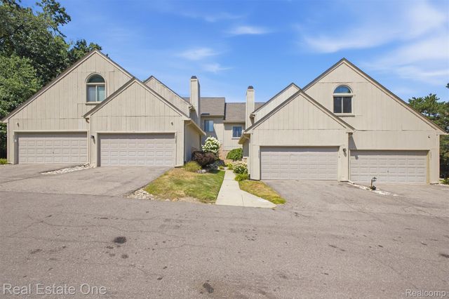 29363 Laurel Drive, Farmington Hills, MI 48331