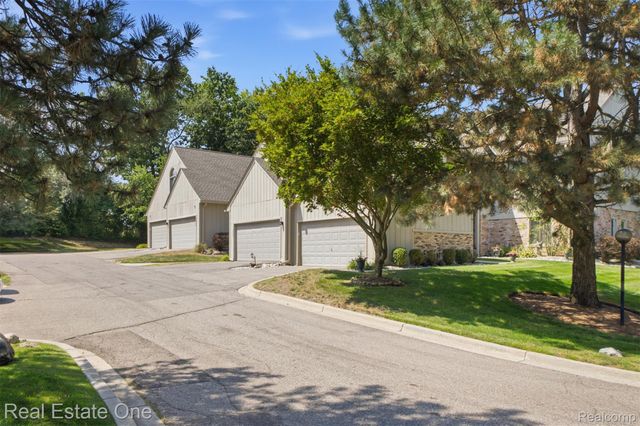 29363 Laurel Drive, Farmington Hills, MI 48331