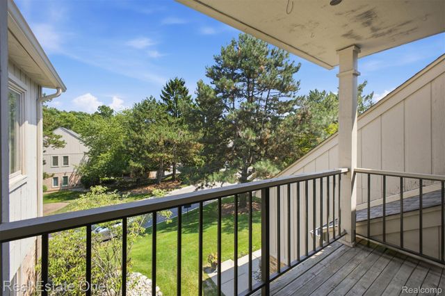 29363 Laurel Drive, Farmington Hills, MI 48331