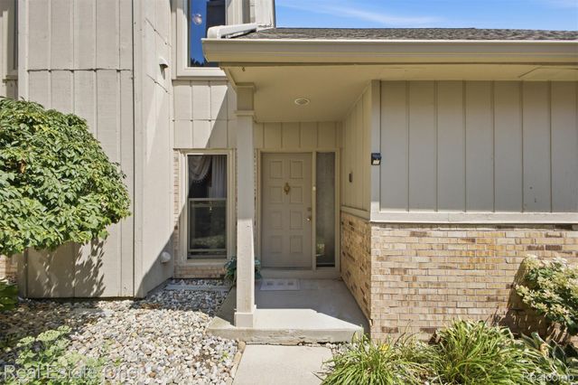 29363 Laurel Drive, Farmington Hills, MI 48331