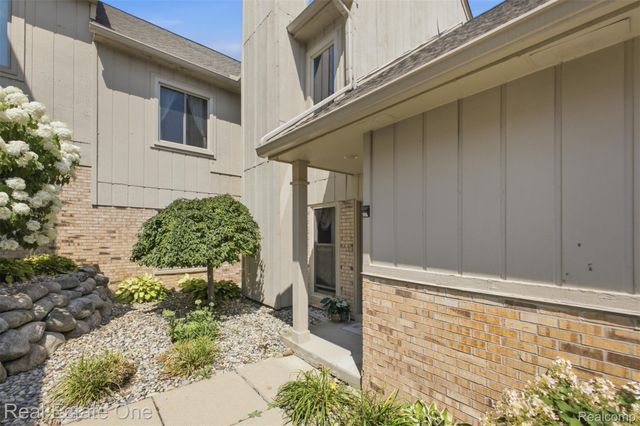 29363 Laurel Drive, Farmington Hills, MI 48331