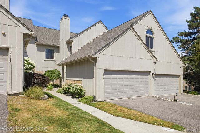 29363 Laurel Drive, Farmington Hills, MI 48331