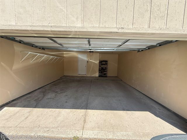 29363 Laurel Drive, Farmington Hills, MI 48331