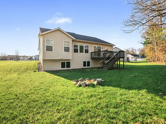 2041 Juniper Circle, Muskegon, MI 49445