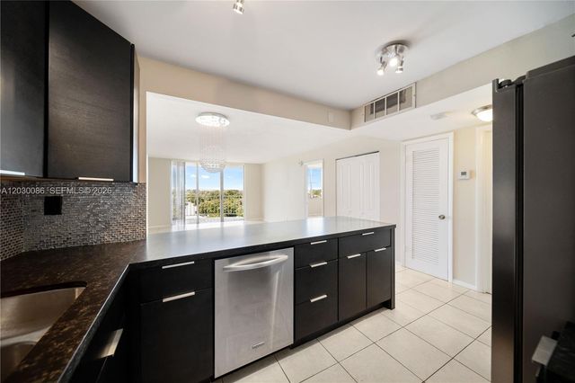 16740 NE 9th Avenue 609, North Miami Beach, FL 33162