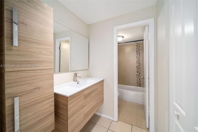 16740 NE 9th Avenue 609, North Miami Beach, FL 33162