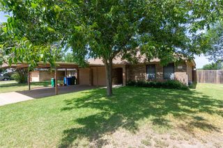 2600 Cherrylawn DR, Taylor, TX 76574