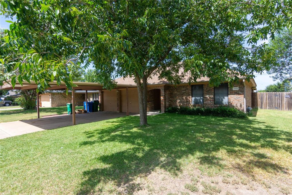 2600 Cherrylawn DR, Taylor, TX 76574