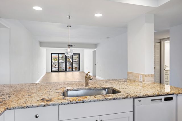 1501 Marina Isle Way 202, Jupiter, FL 33477