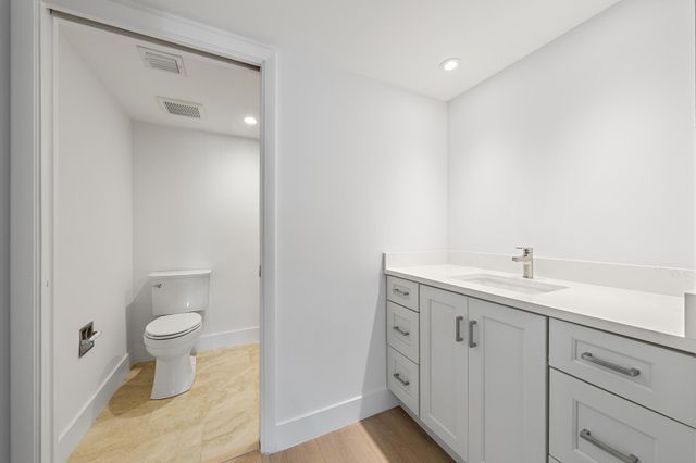 1501 Marina Isle Way 202, Jupiter, FL 33477