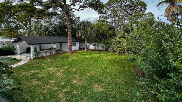 4105 W KNIGHTS AVENUE, Tampa, FL 33611