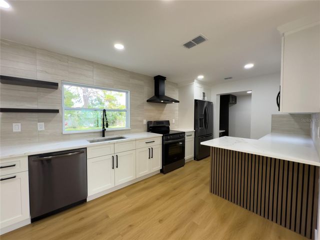 4105 W KNIGHTS AVENUE, Tampa, FL 33611