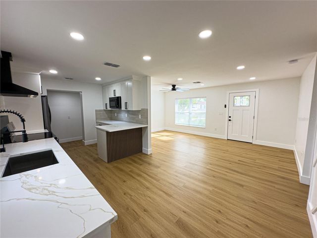 4105 W KNIGHTS AVENUE, Tampa, FL 33611