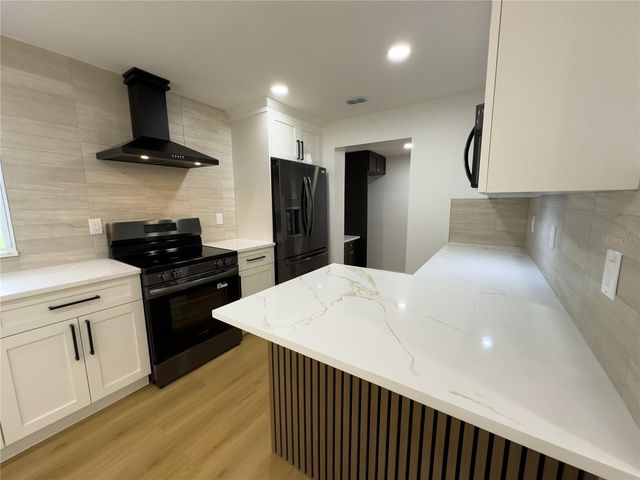 4105 W KNIGHTS AVENUE, Tampa, FL 33611