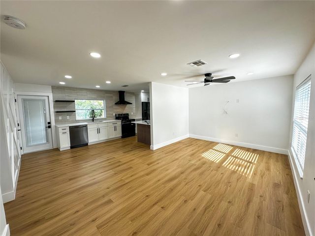 4105 W KNIGHTS AVENUE, Tampa, FL 33611